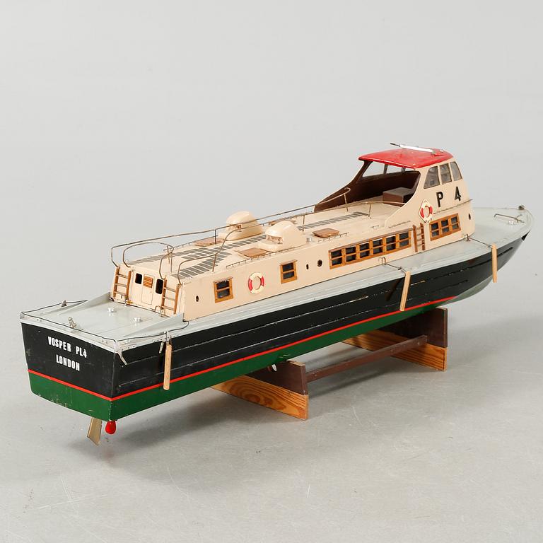 A 20th century model boat, "Vosper PL4".