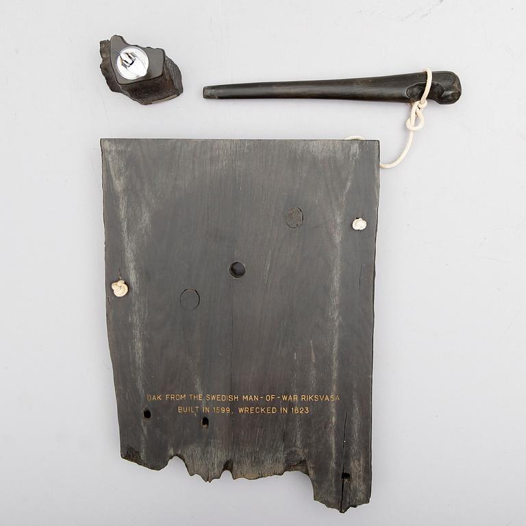 PLANKA samt CIGARETTÄNDARE från skeppet Riksvasa.