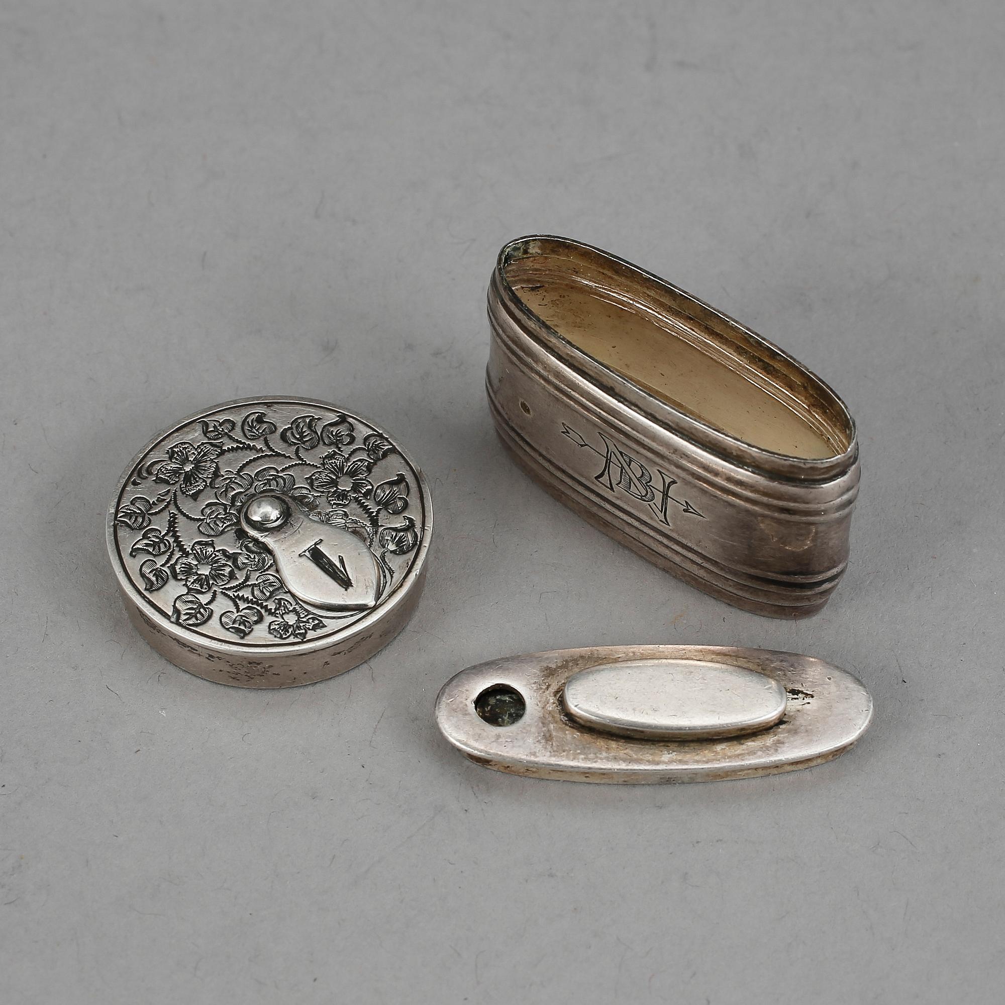 DOSOR, silver, 2 st, 1800/1900-tal. Total vikt 22 g.