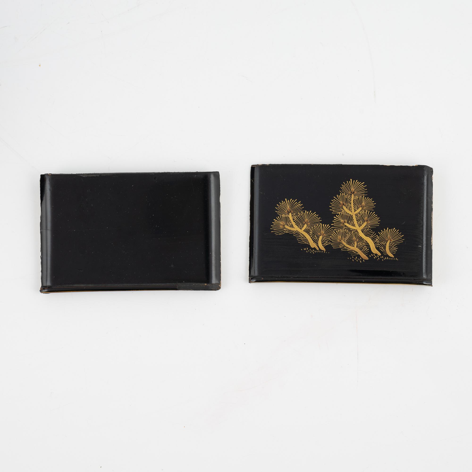 A Japanese lacquer box with cover, circa 1900.