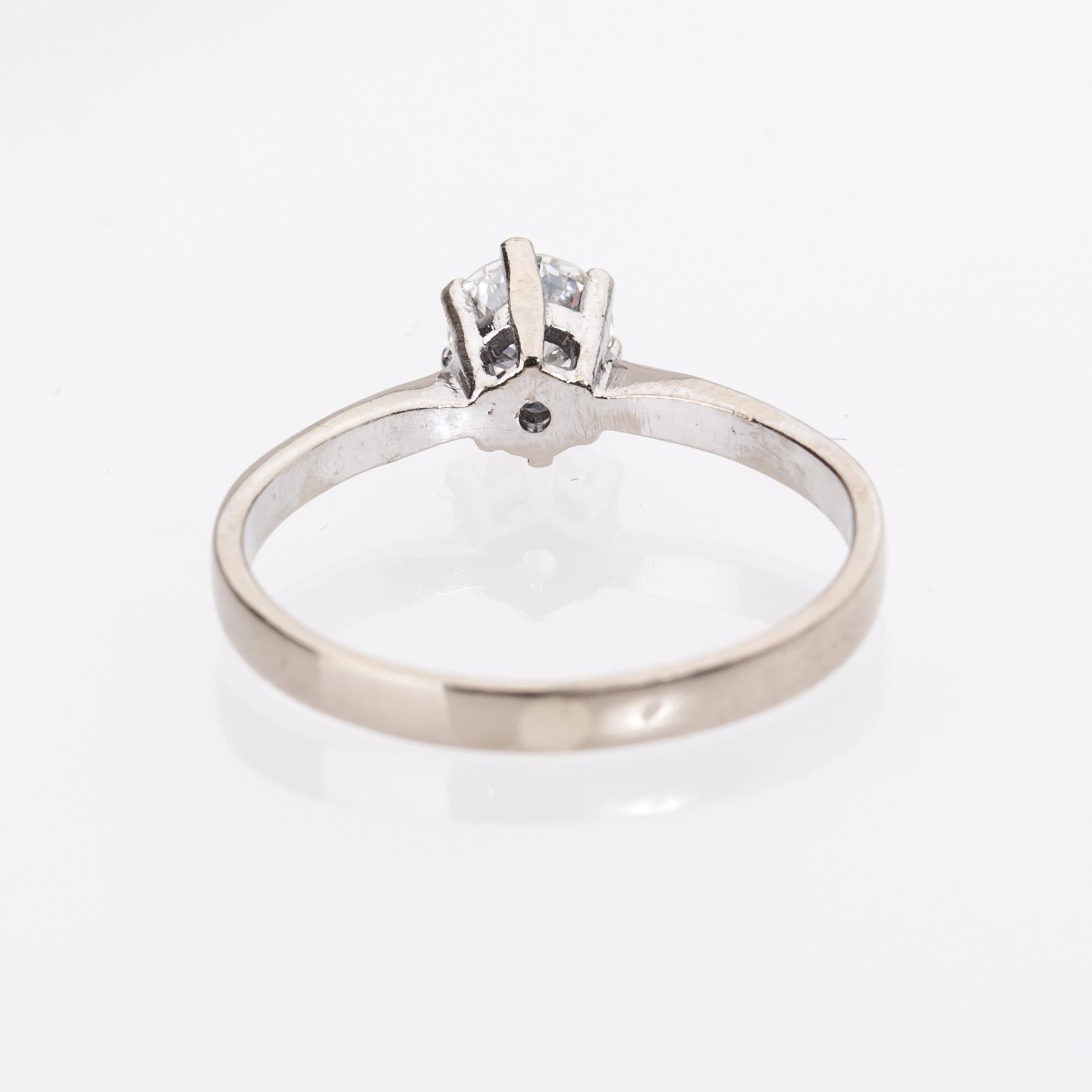 RING, 18K vitguld med briljantslipad diamant, ca 0.47 ct.
