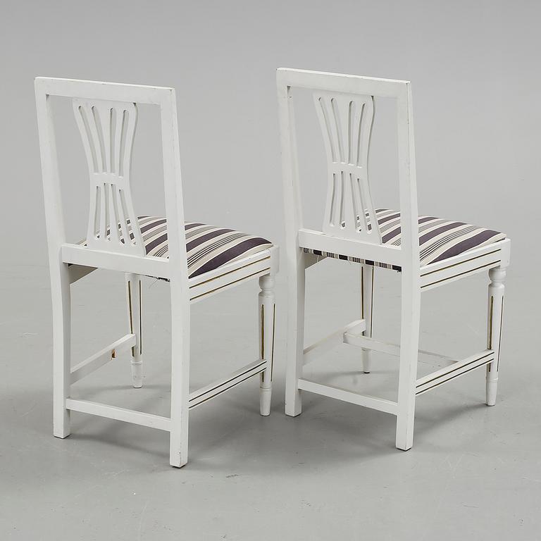 STOLAR, ett par, sengustaviansk stil, 1900-talets mitt.