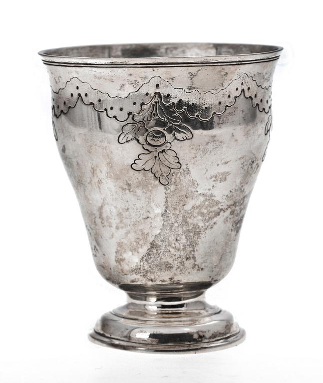 BÄGARE, silver, rokoko, otydl stämplar, möjligen Danmark, 1700-tal. Vikt ca 130 gram.