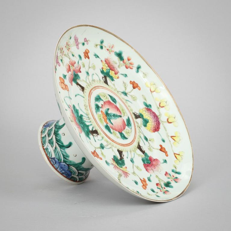 SKÅL på FOT, porslin, Kina, 1900-tal.