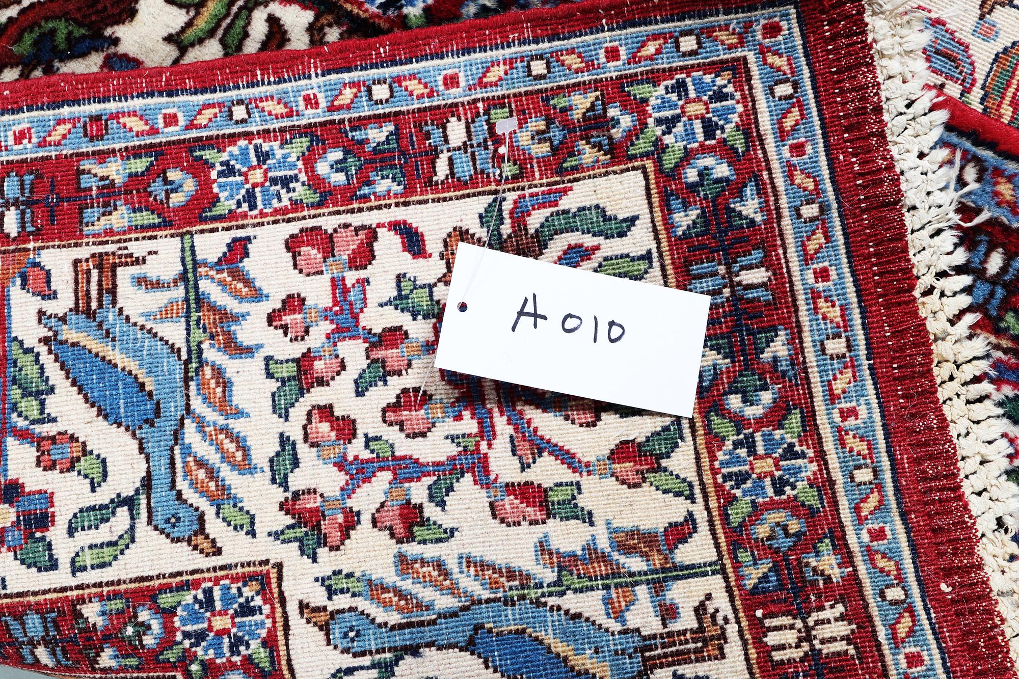 A rug, semi-antique rug Kirman, signed, circa 248 x 169 cm.