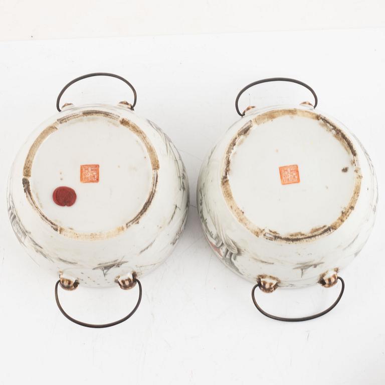 A pair of Chinese tureens with covers, late Qing dynasty, circa 1900.