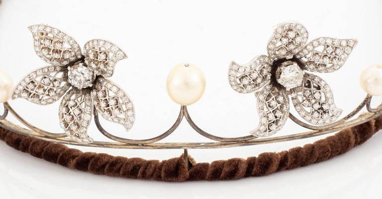 A tiara/brooch combination.