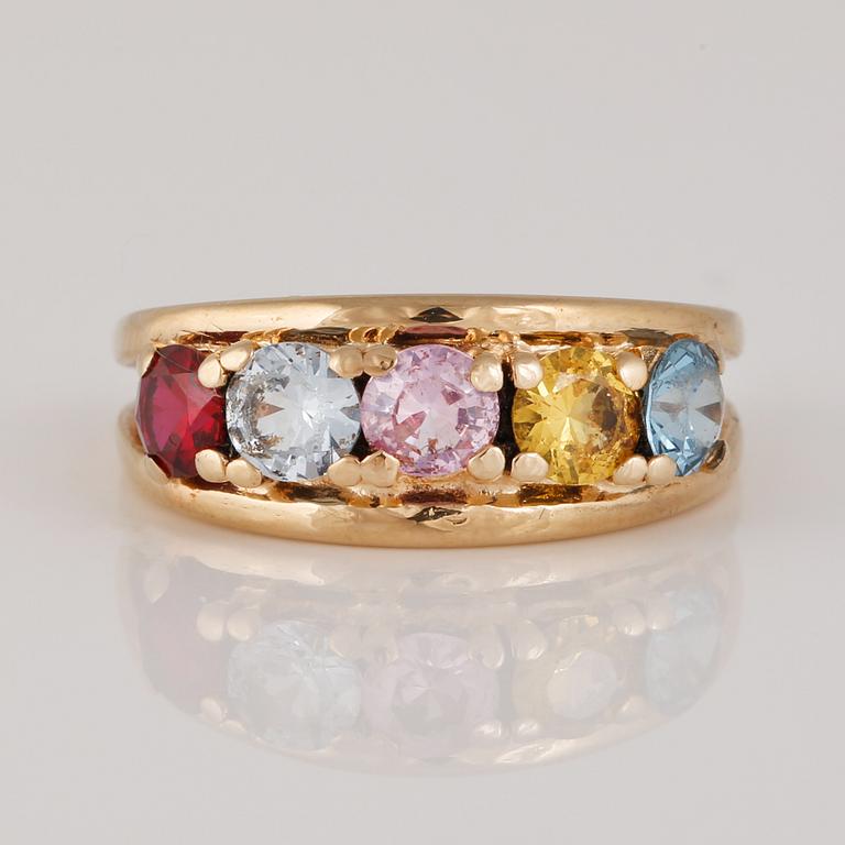 RING, 14K guld med fasettslipade olikfärgade stenar. Vikt 3,6 gram.