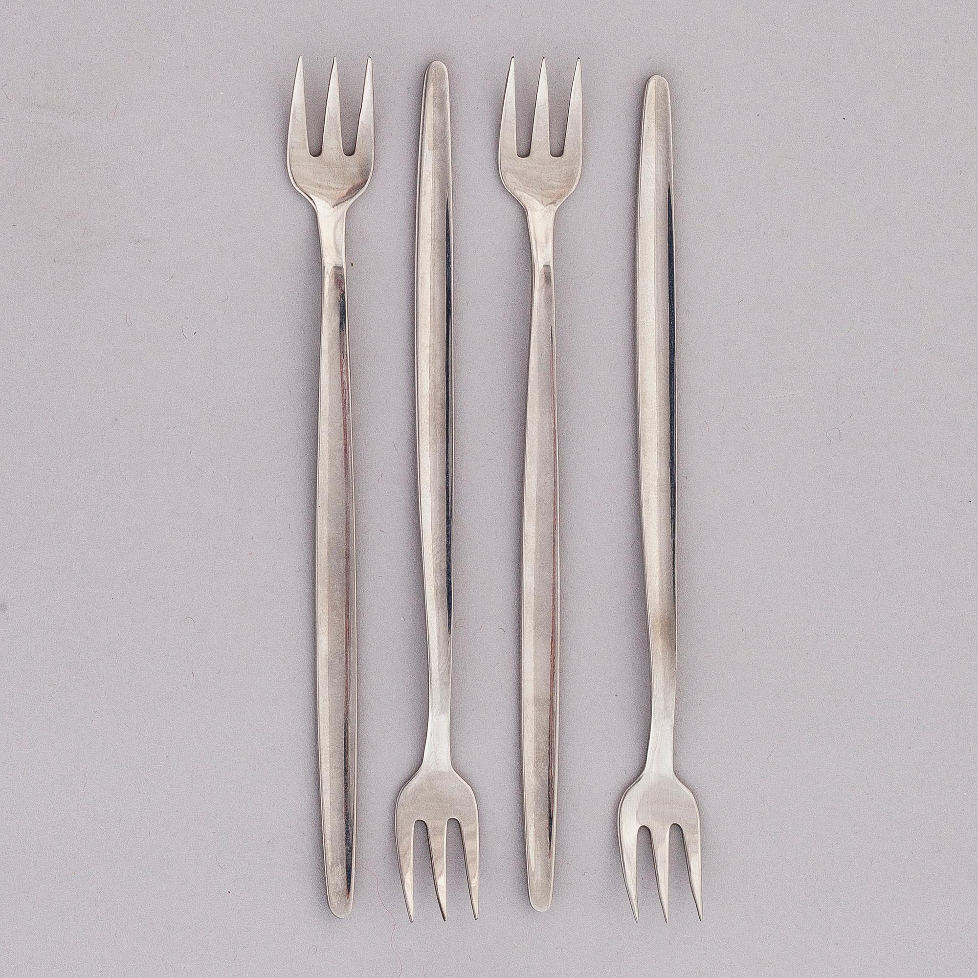 ILMARI TAPIOVAARA 1960s 122-piece Set of Polar Flatware for Hackman, Finland.