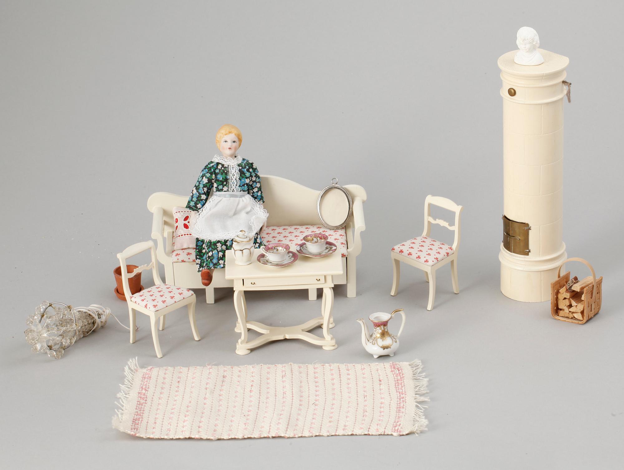 A set of 36 Nolby doll house furniture and assemblements 1940s 50s. Bukowskis