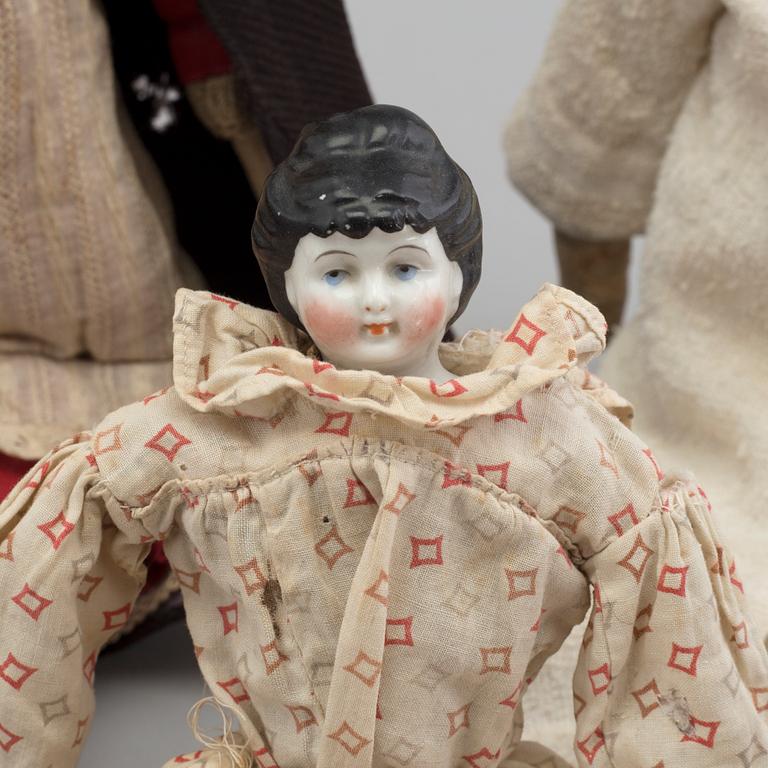 7 dolls, 18th/19th century.