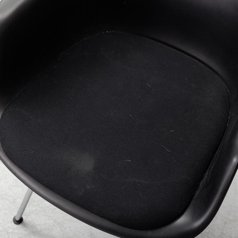 CHARLES & RAY EAMES, Five 'Plastic Armchairs', Vitra.