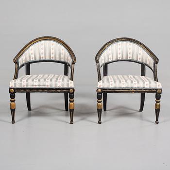 BALJFÅTÖLJER, 2 st, sengustaviansk, 1800-talets första hälft respektive sengustaviansk stil, 1900-tal.