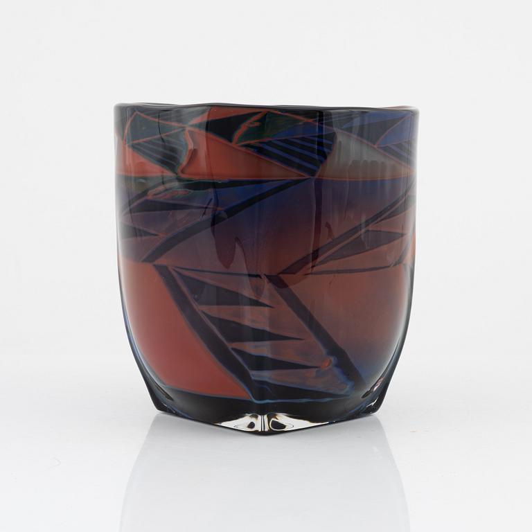 Eva Englund, vas, graal, "Poncho", Orrefors Gallery, 33/40, 1990.