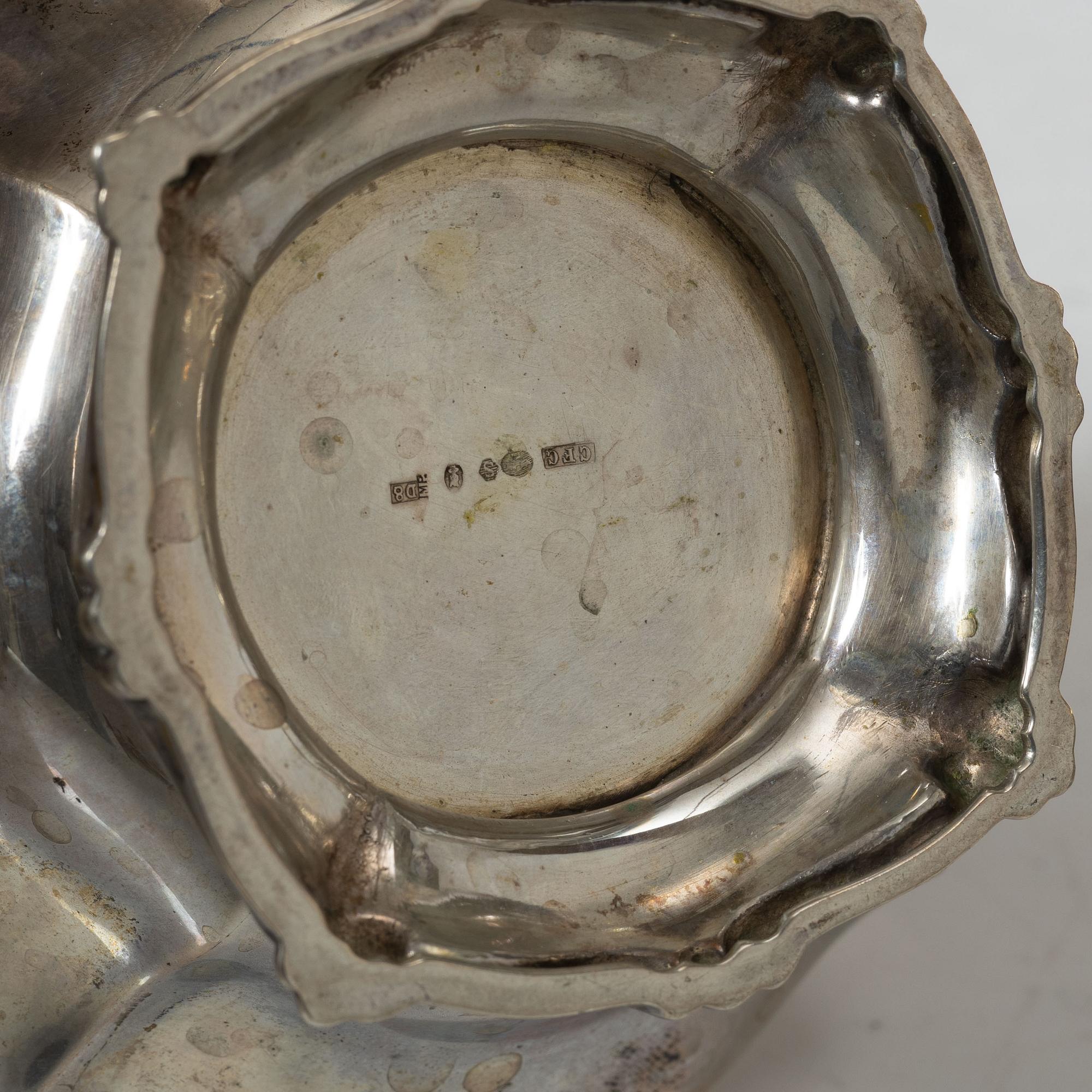 Gräddkanna och sockerskål, silver, importstämplar av CF Carlman, Stockholm 1930.