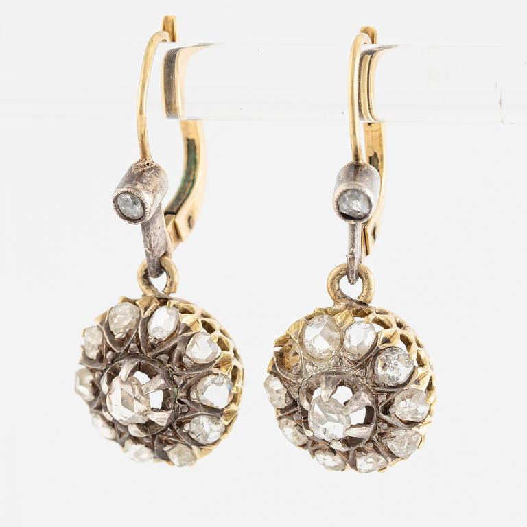 Earrings, a pair, 18K gold with rose-cut diamonds.