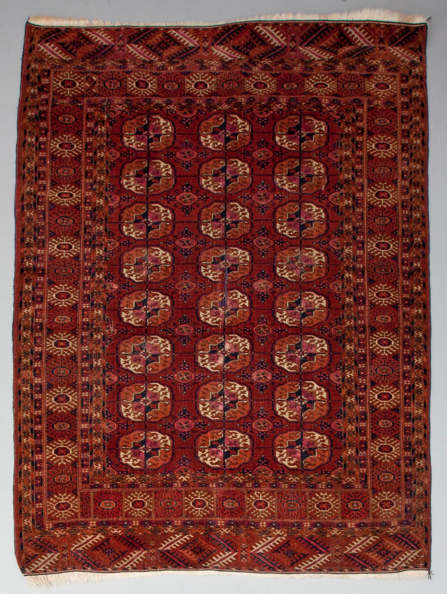 MATTO, antiikki, luultavasti Tekke. Noin 164x119 cm.