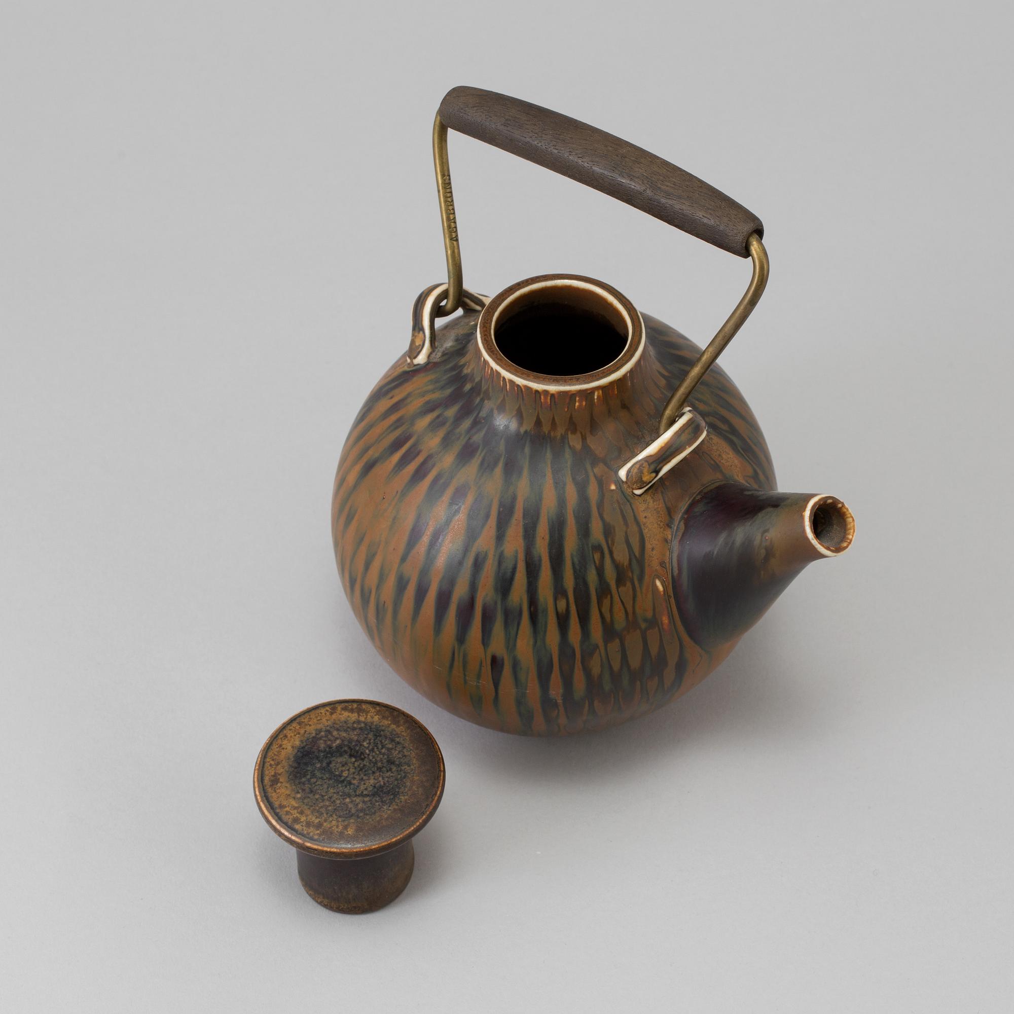 STIG LINDBERG, a stoneware teapot from Gustavsberg Studio.