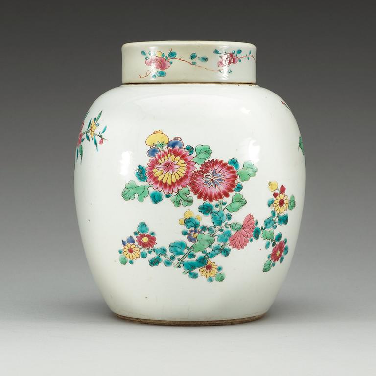 A famille rose jar with cover, Qing dynasty 18th Century.