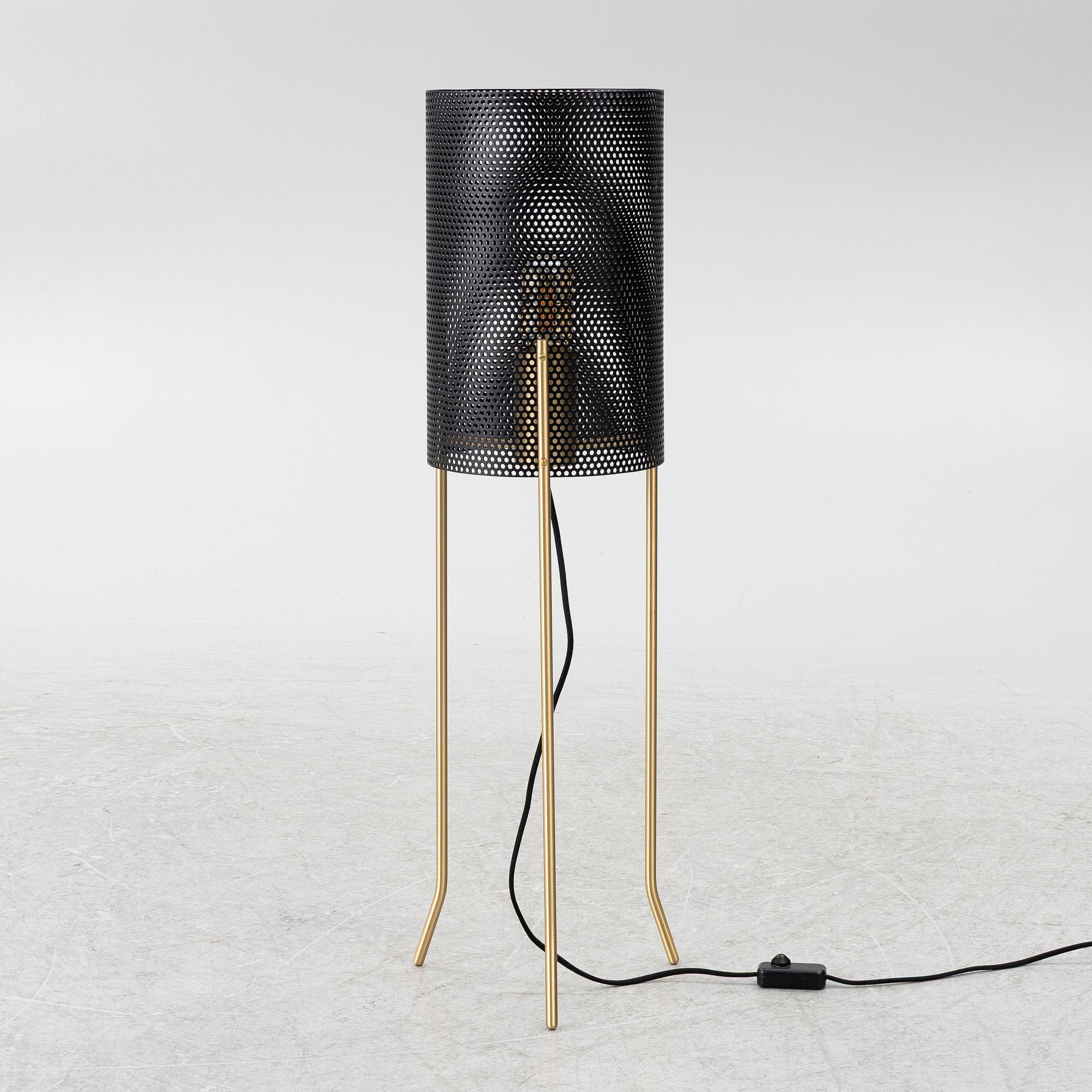 Niclas Hoflin, golvlampa, “Vouge Tripod”, Rubn.