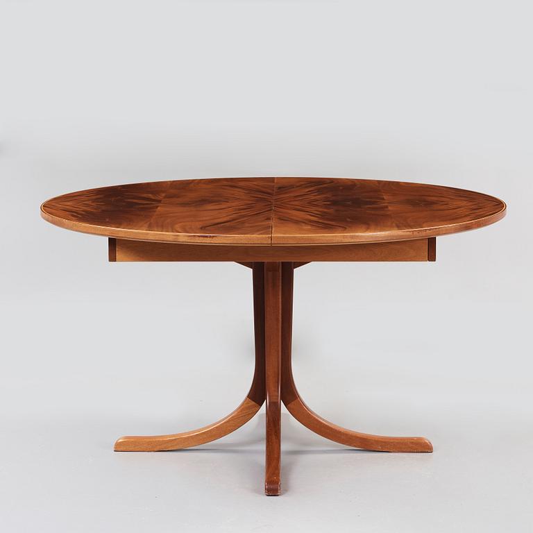 JOSEF FRANK, matbord, Firma Svenskt Tenn, modell 771.