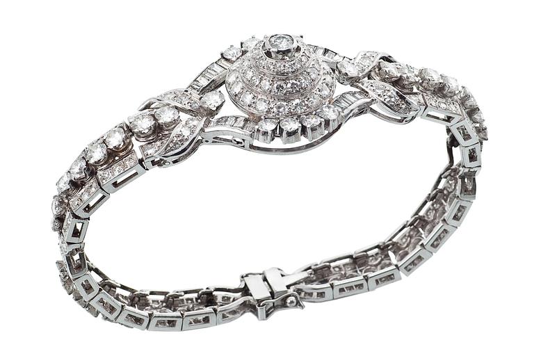 A DIAMOND BRACELET.