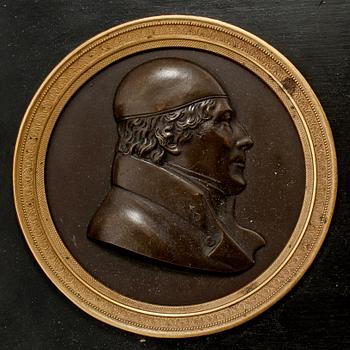 INRAMADE PLAKETTER. 2 st, porträtt, empire, 1800-talets första hälft.