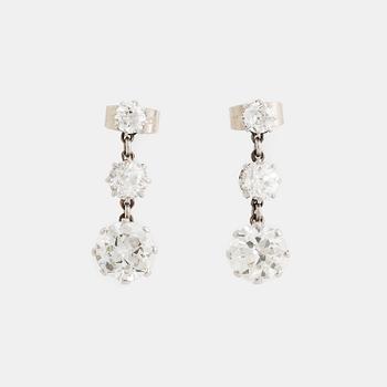 413. A pair of 18K gold earrings set with old-cut diamonds with a total weight of ca 4.75 cts.