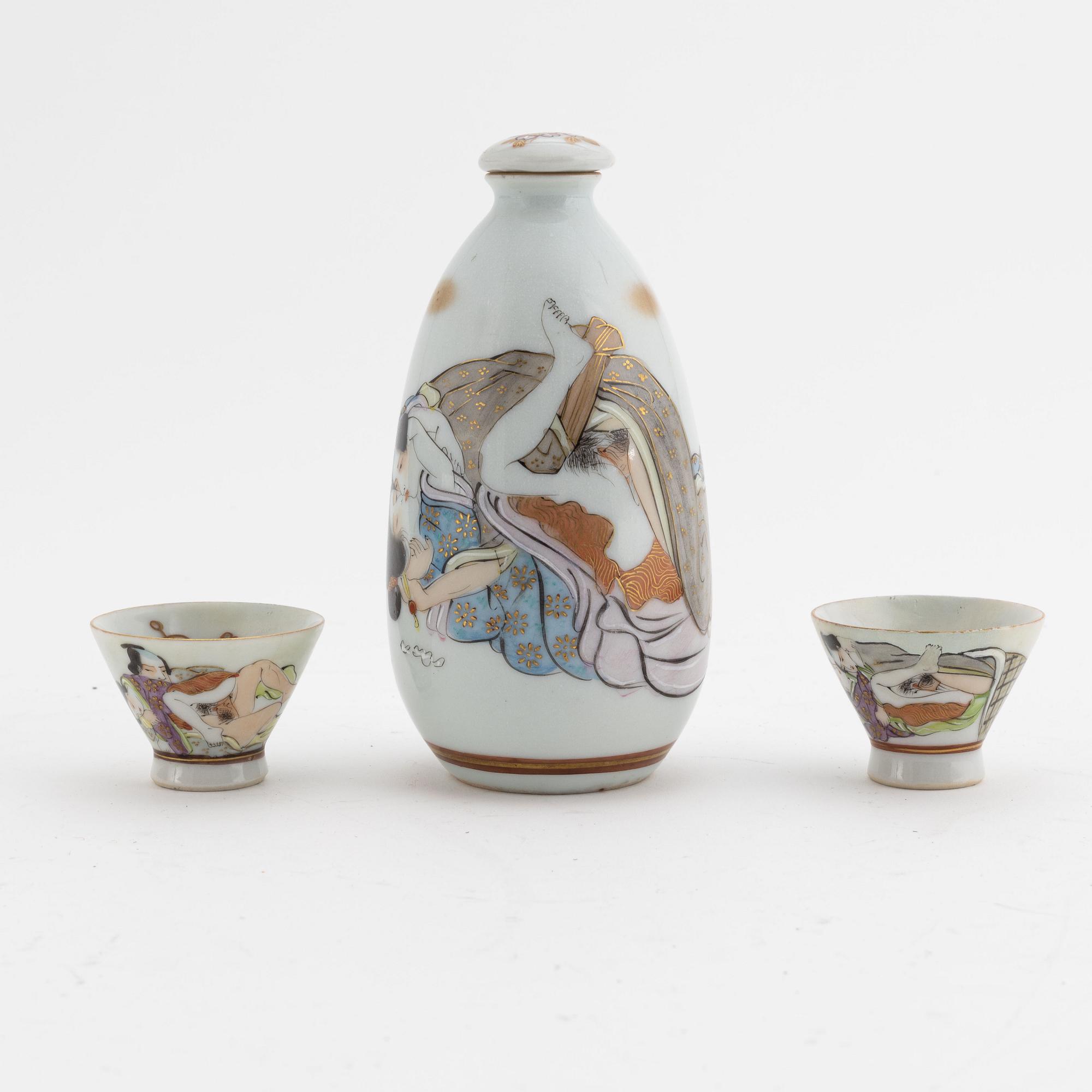 Sakeflaska och koppar ett par, Japan, 1900-tal.