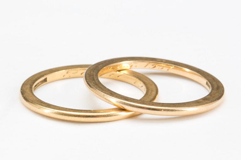 RINGAR, 2 st, 18k guld. Ca 5,5 g.