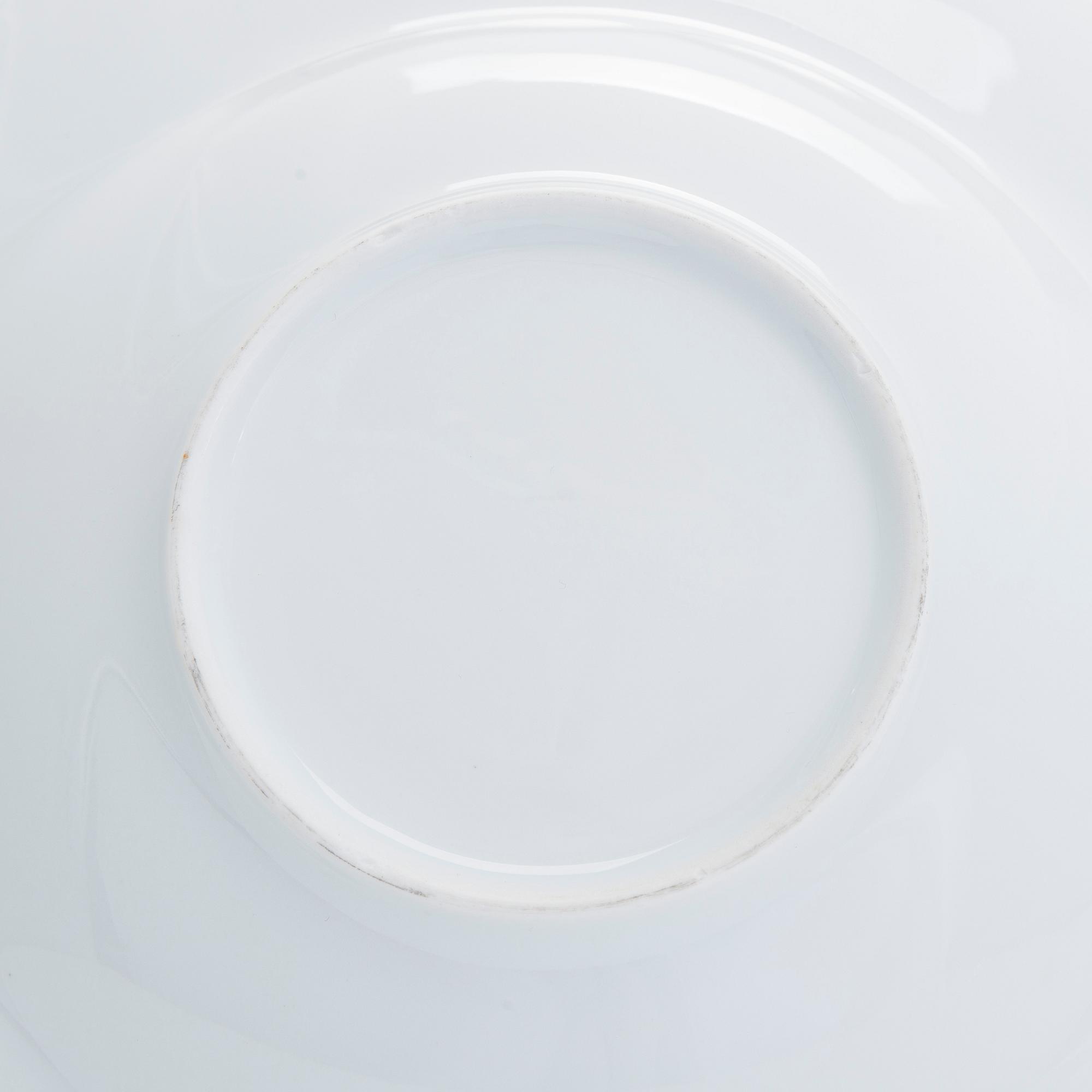 Syviä lautasia, 18 kpl, 2000-luku.