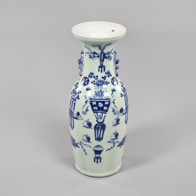 VAS, porslin, Kina, omkring sekelskiftet 1800/1900.