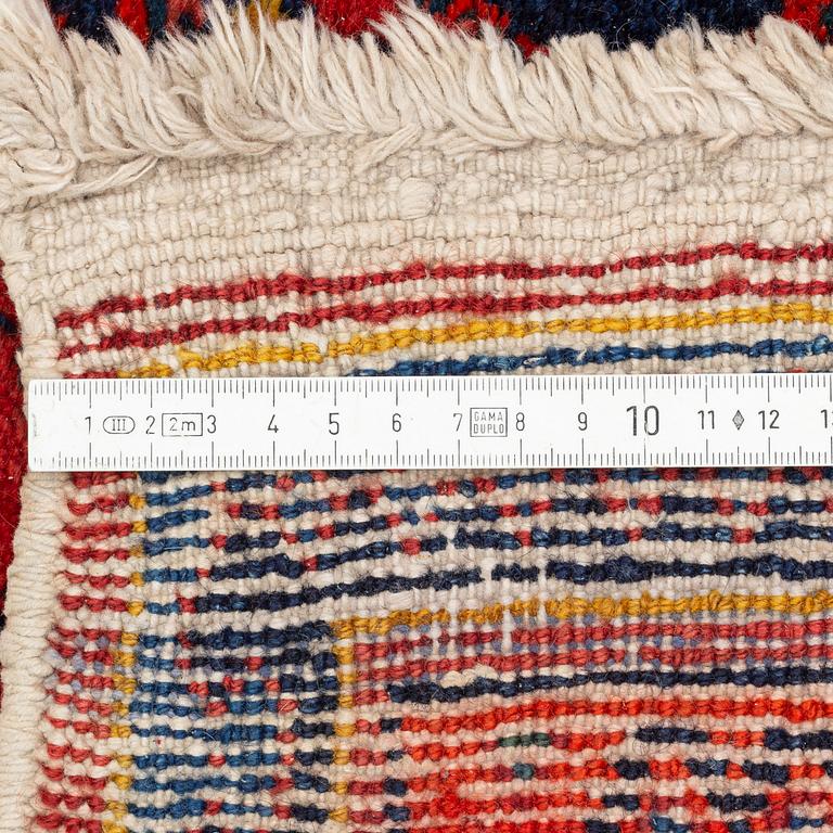 Matta, Västpersisk ,signerad, ca 233 x 130 cm.