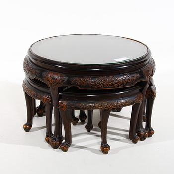 BORD MED FYRA PALLAR, orientaliskt, 1800/1900.