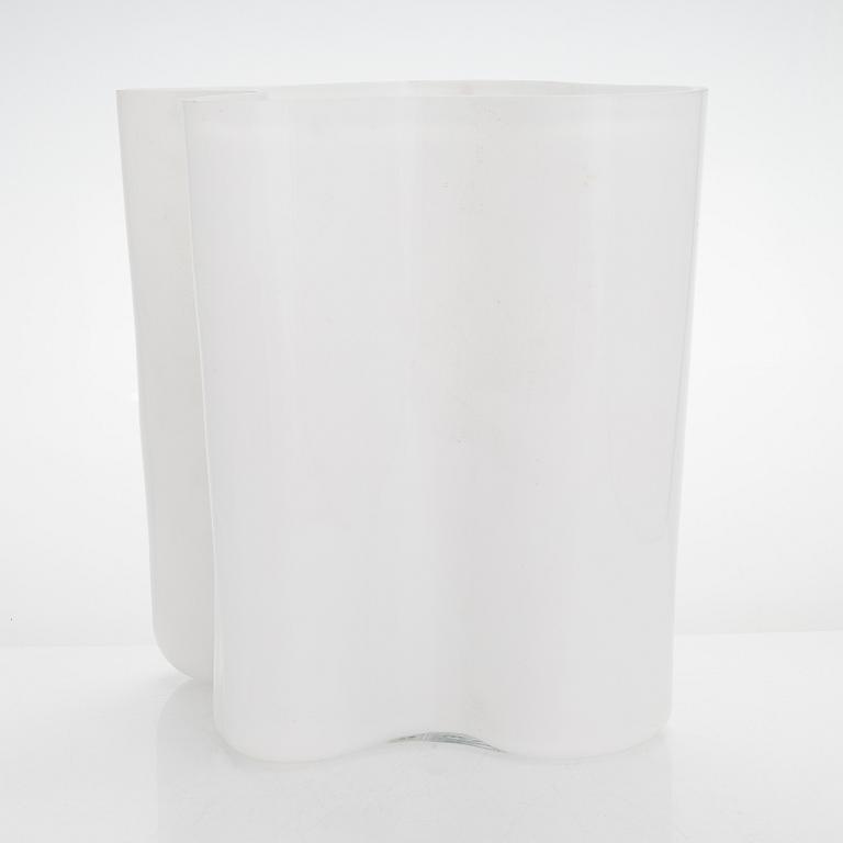 Alvar Aalto, maljakko, malli 3031, signeerattu Alvar Aalto.