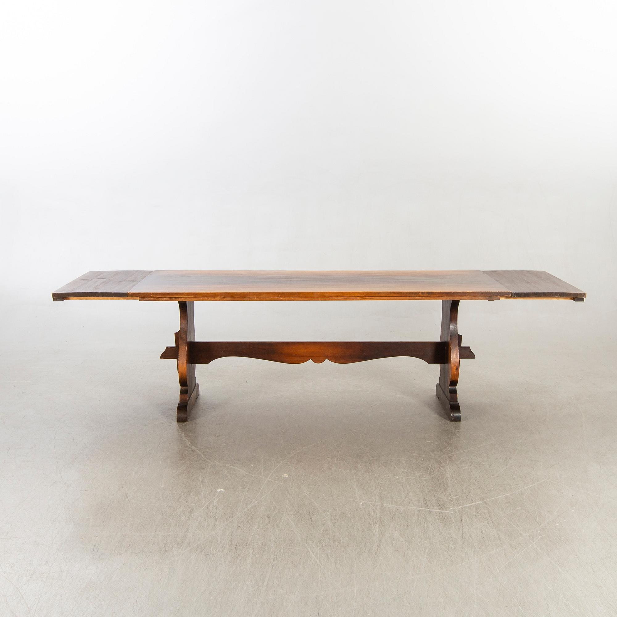 A 1940's 11 pcs dining table and chairs.