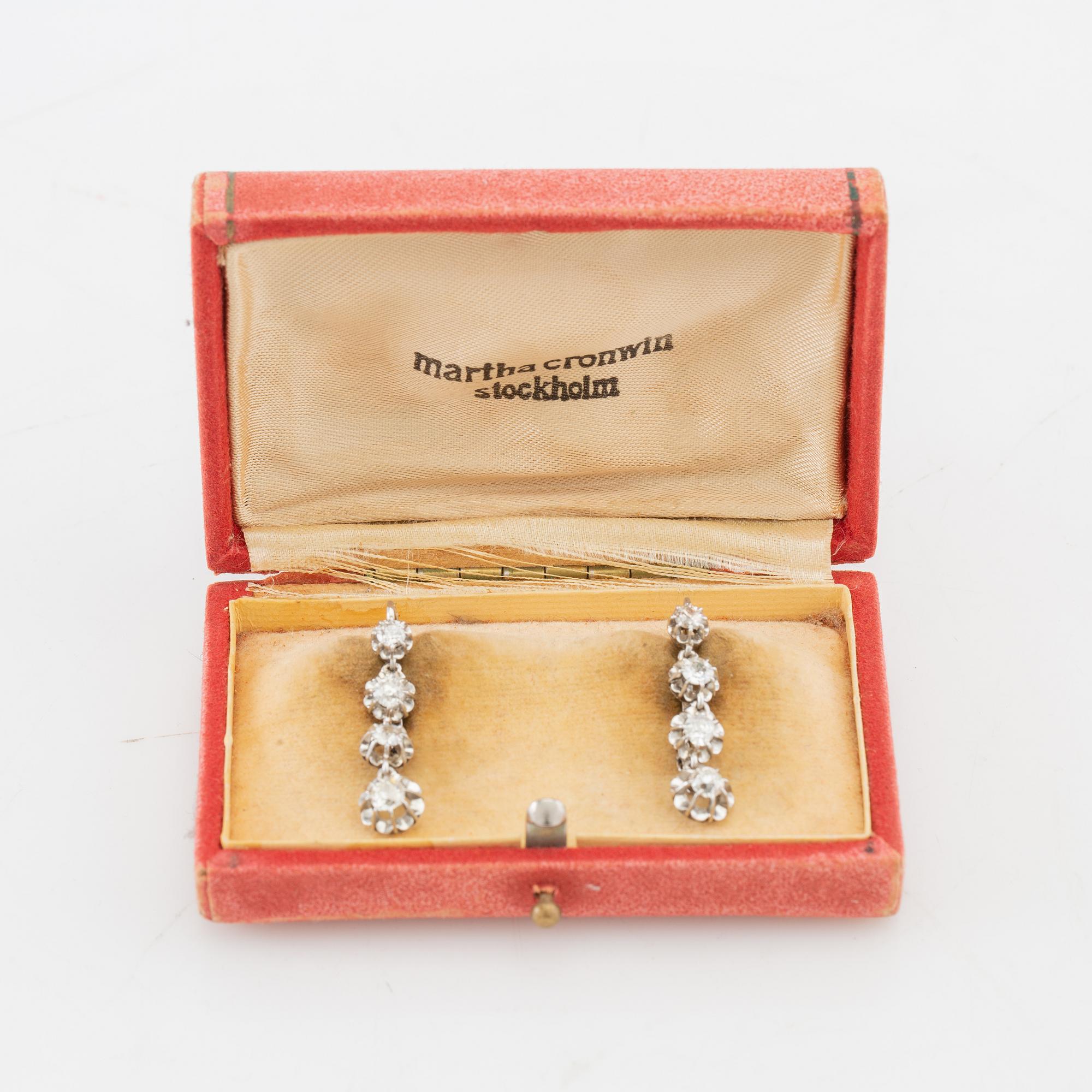 Earrings, a pair of 950 platinum set with old-cut diamonds.
