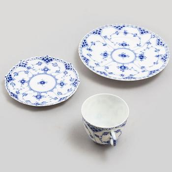 KAFFESERVIS, 44 delar, "Musselmalet", hel- och halvblond, Royal Copenhagen, Danmark, 1900-talets andra hälft.