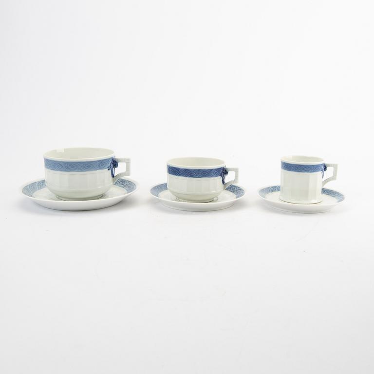 A 107 pcs "Blå vifte" dinner service Royal Copenhagen.