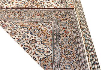 Matta, Keshan, ca 326 x 195 cm.