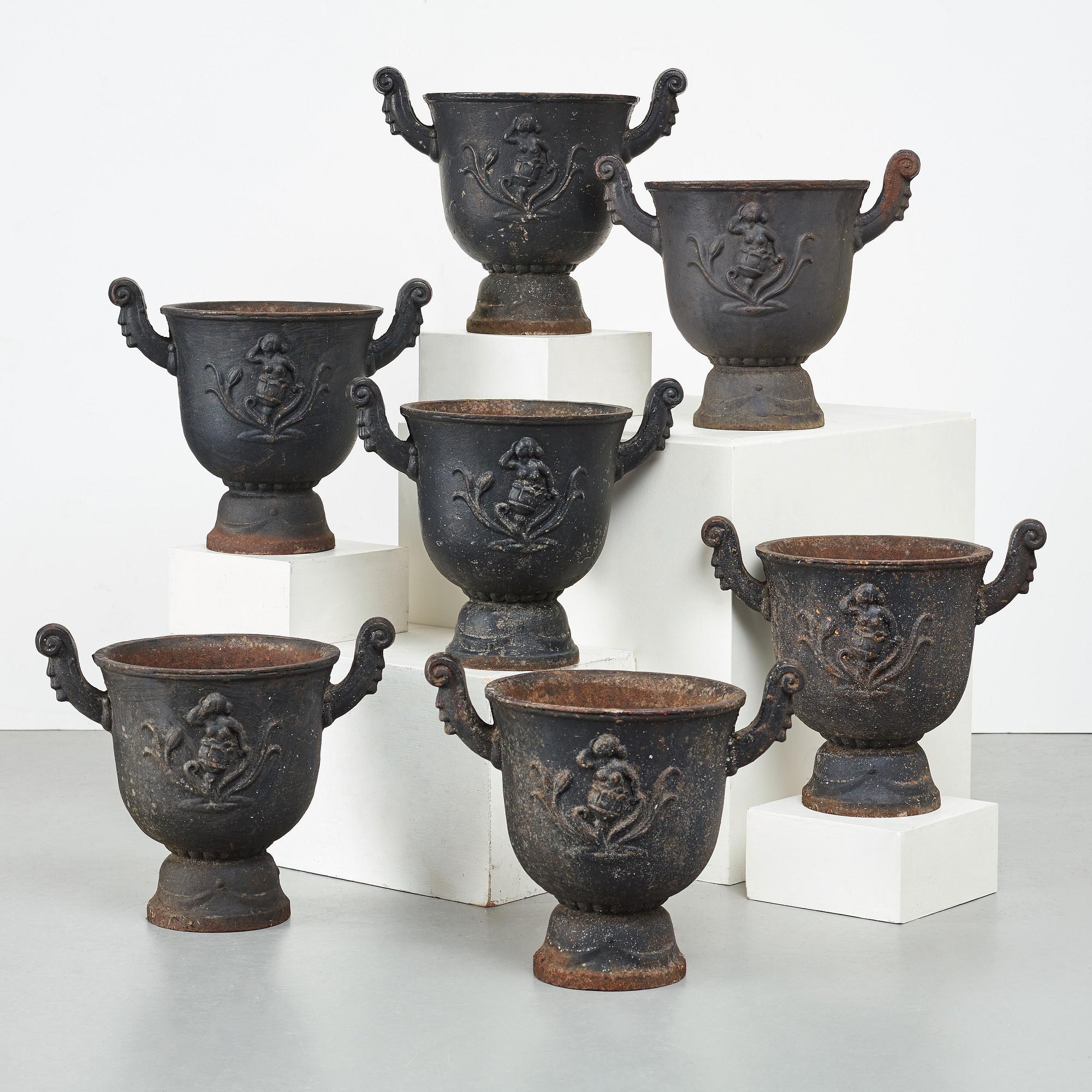 Ivar Johnsson, trädgårdsurnor, 7 st, "Faunurnan", Swedish Grace, Näfveqvarns Bruk.