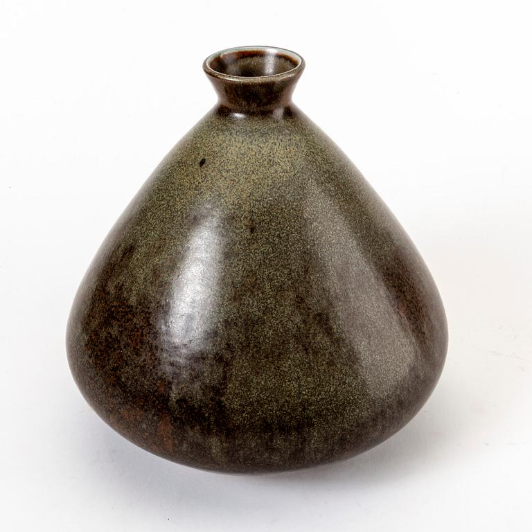 A signed unique Carl-Harry Stålhane stoneware vase from Rörstrand dated 67.