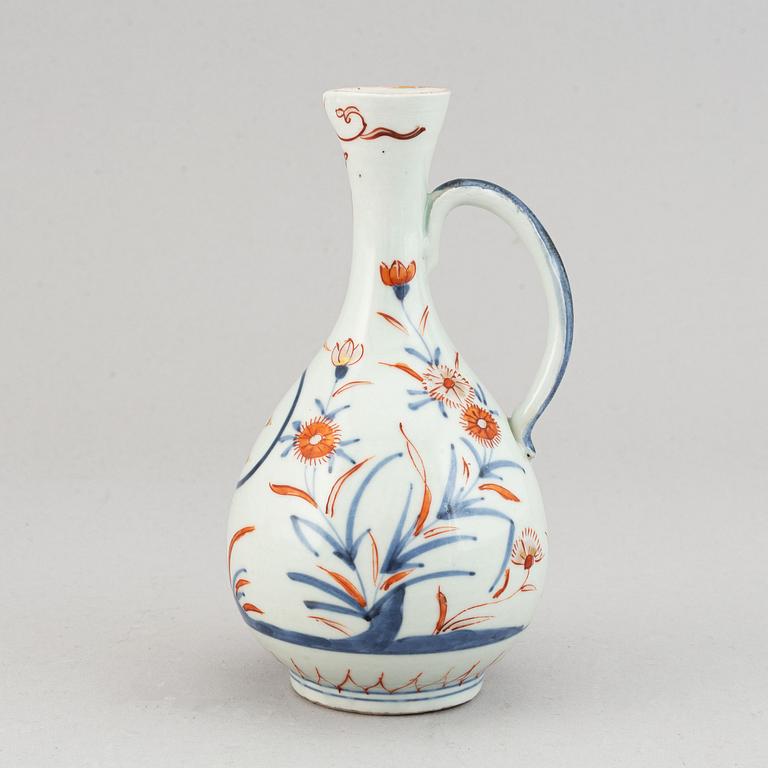 A Japanese imari condiment ewer, Edo period, 18th century.
