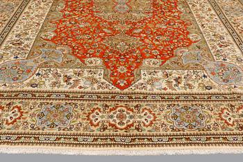 Carpet, Tabriz so-called Tabatabai, 407 x 308 cm.