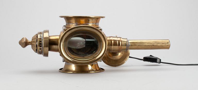 VÄGGLYKTOR, mässing, 1900-tal.