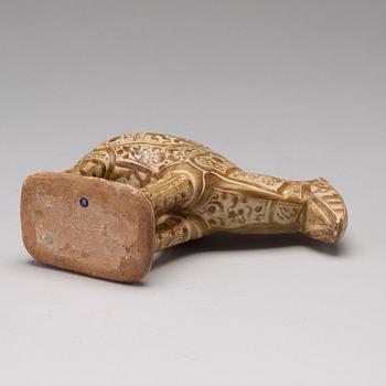 FIGURIN, DROMEDAR, lergods med lysterdekor, höjd ca 17 cm, Persien/Iran 1100-1200-tal.