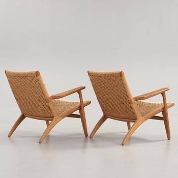 Hans J. Wegner, fåtöljer, ett par "CH-25", Carl Hansen & Son, Danmark 1950-60-tal.