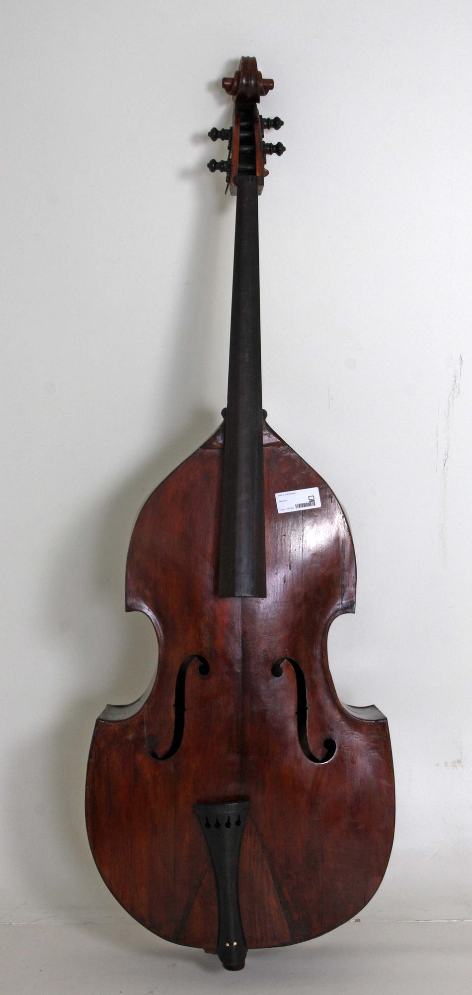 KONTRABAS.