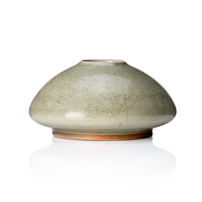 A olive green brush washer, Qing dynasty, 18th century.