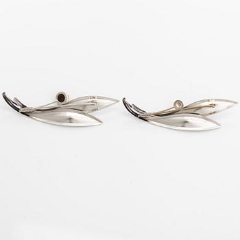 Elis Kauppi, Two silver brooches, one with a tiger's eye. Kupittaan kulta, Turku 1959 and 1962.